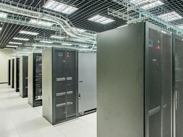 Temperature monitoring system for server room/data center