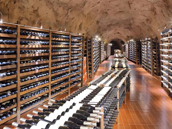 Temperature and Humidity Monitor for Red Wine Storage